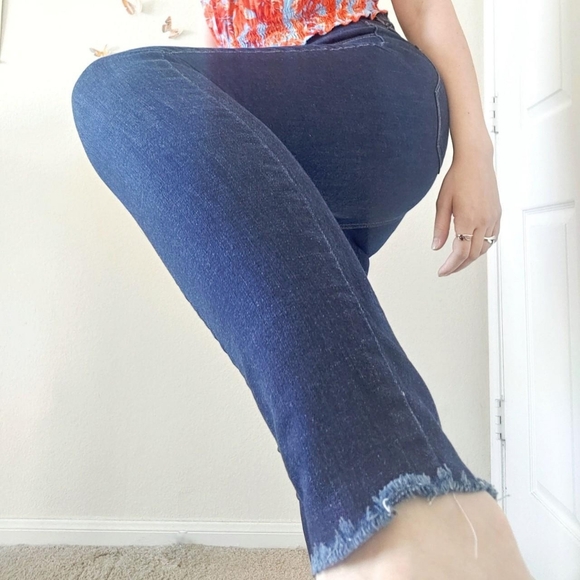 High-Waisted Raw Hemline Skinny Jeans - Picture 4 of 4